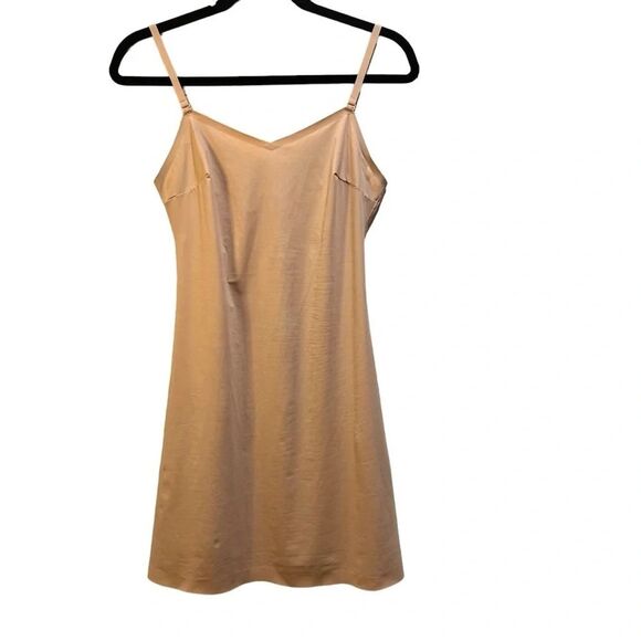 Thinstincts Low Back Slip Spanx Size Small Beige Slimming Smoothing Flattering - Picture 1 of 12